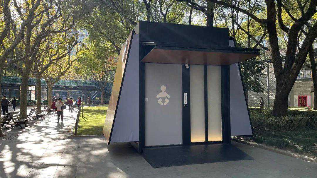 像赌王继承人何超琼这样的“顶级富婆”，怎么都长一个样？